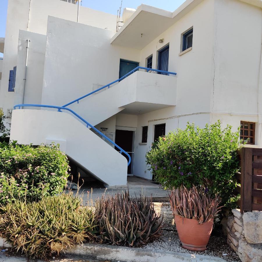 Lovely 1-Bedroom Unit @ Fabulous Location Paphos Exterior photo